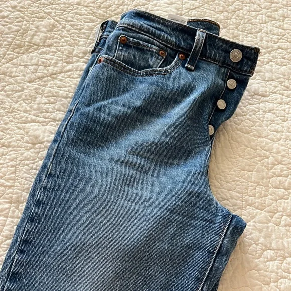 Levi’s Wedgie Straight Jeans - Picture 6 of 12
